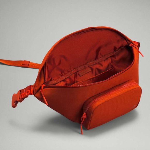 The Rest is Written Belt Bag *3L - Picture 2 of 3